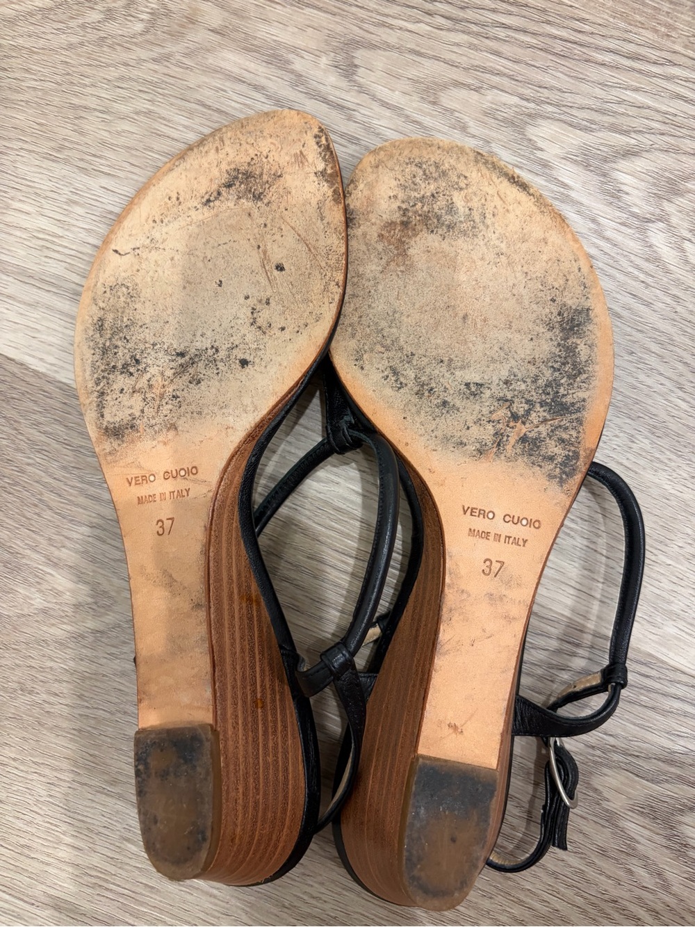 Giuseppe Zanotti Black Leather T-Strap Sandals with Crystal Accents. Size 37/7 - Picture 10 of 12